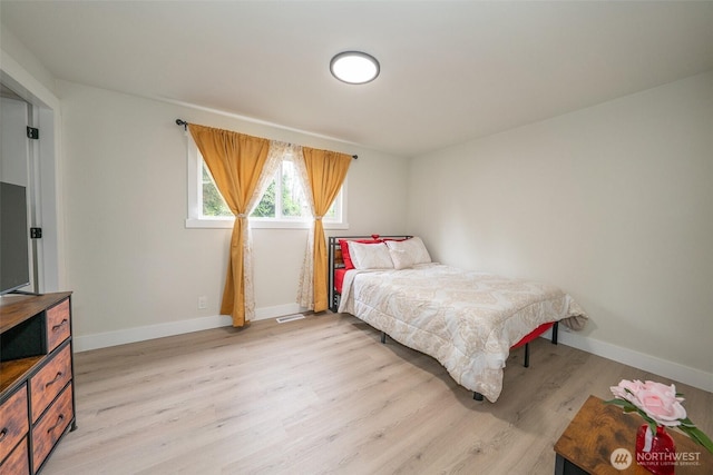 33137 35th Ave SW, Federal Way, WA 98023 - bedroom featuring light wood-type flooring and baseboards