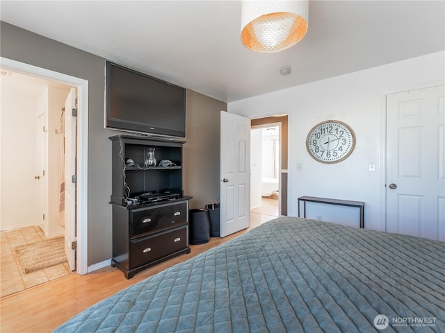 2423 Canyon Hills Dr, East Wenatchee, WA 98802 - bedroom with light wood finished floors, connected bathroom, and baseboards