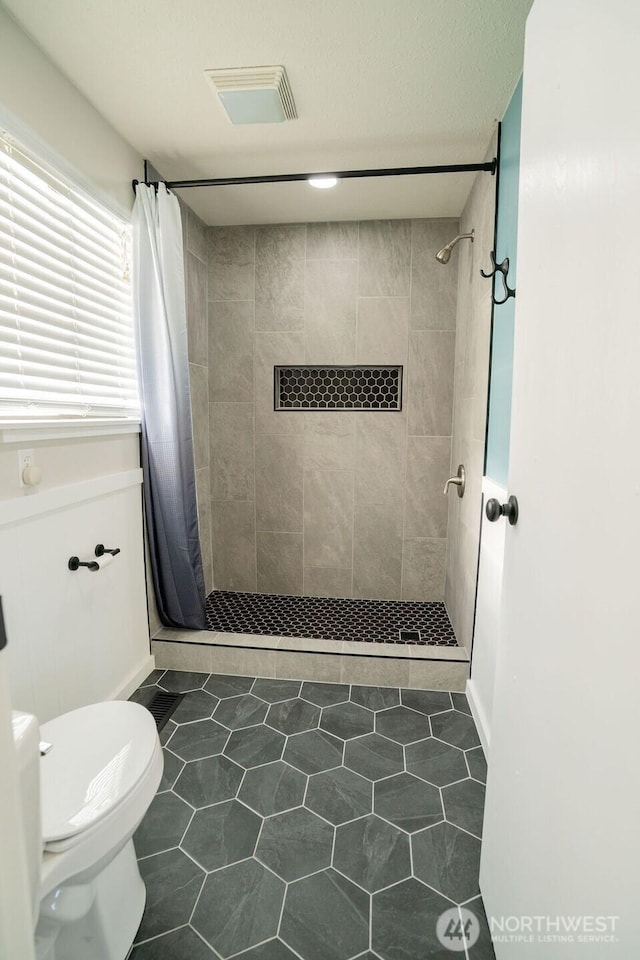 306 Belmont Ave, Moses Lake, WA 98837 - full bathroom featuring a stall shower, toilet, tile patterned floors, and baseboards