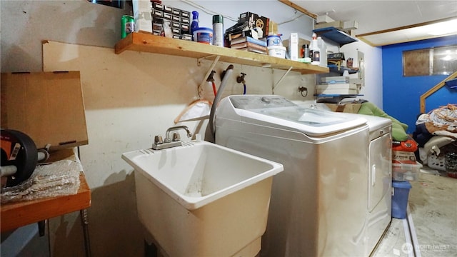 5008 N Visscher St, Tacoma, WA 98407 - laundry room featuring washing machine and dryer