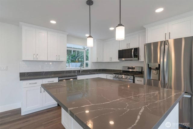 2015 172nd Pl SE, Bothell, WA 98012 - kitchen featuring stainless steel appliances, a sink, a kitchen island, recessed lighting, and white cabinetry