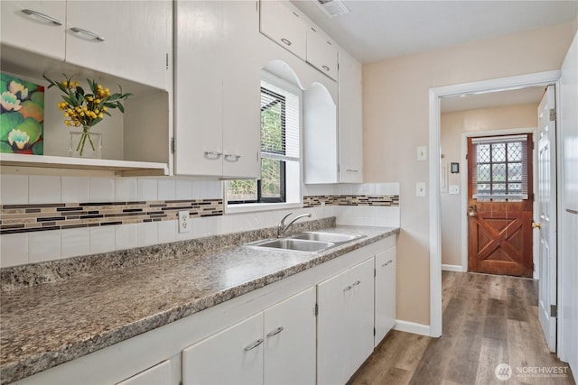 2938 Field St, Longview, WA 98632 - kitchen featuring a sink, wood finished floors, backsplash, and white cabinets