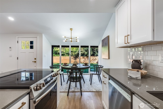 3718 W Arsenal Way, Bremerton, WA 98312 - kitchen featuring stainless steel appliances, light wood-style floors, lofted ceiling, a chandelier, and plenty of natural light