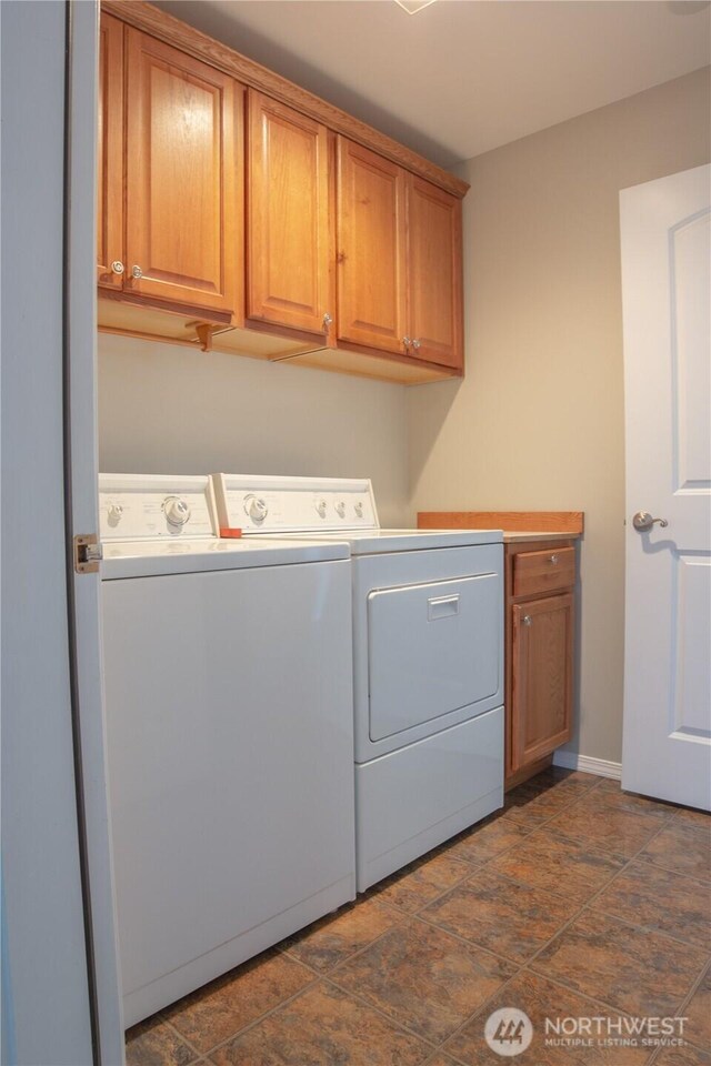 6 Laguna Pl W, Omak, WA 98841 - washroom featuring washing machine and clothes dryer, cabinet space, and baseboards