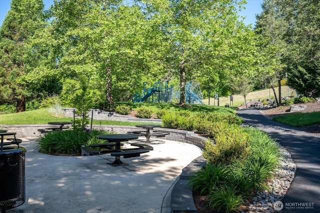 25356 SE 279th Pl, Maple Valley, WA 98038 - view of home's community featuring a patio area