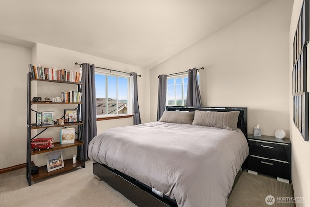3007 Belmonte Ln, Everett, WA 98201 - bedroom featuring vaulted ceiling, carpet flooring, and baseboards