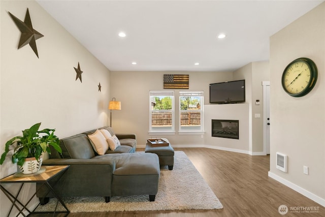 610 Laura Ln, Ellensburg, WA 98926 - living room featuring wood finished floors, baseboards, recessed lighting, and a glass covered fireplace