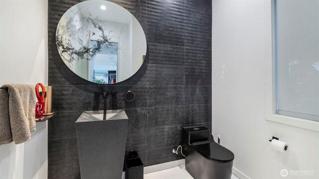 903 N 33rd Pl, Renton, WA 98056 - bathroom featuring toilet