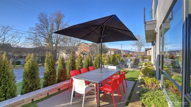 903 N 33rd Pl, Renton, WA 98056 - view of patio / terrace with outdoor dining area