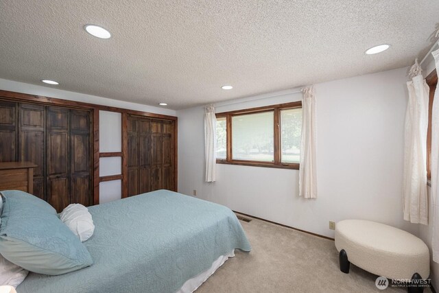 710 S Mckinney Rd, Othello, WA 99344 - bedroom featuring recessed lighting, light colored carpet, and a textured ceiling