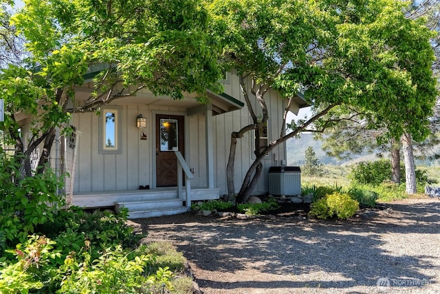 102A Vintin Rd, Carlton, WA 98814 - view of front of house featuring central AC