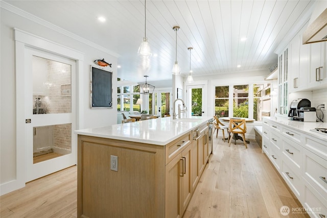 5552 Canvasback Rd, Blaine, WA 98230 - kitchen featuring a sink, light wood-style floors, light countertops, recessed lighting, and ornamental molding