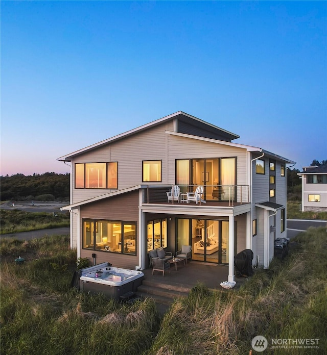 1401 S Cohasset Crst, Westport, WA 98595 - back of house at dusk with outdoor lounge area and a balcony