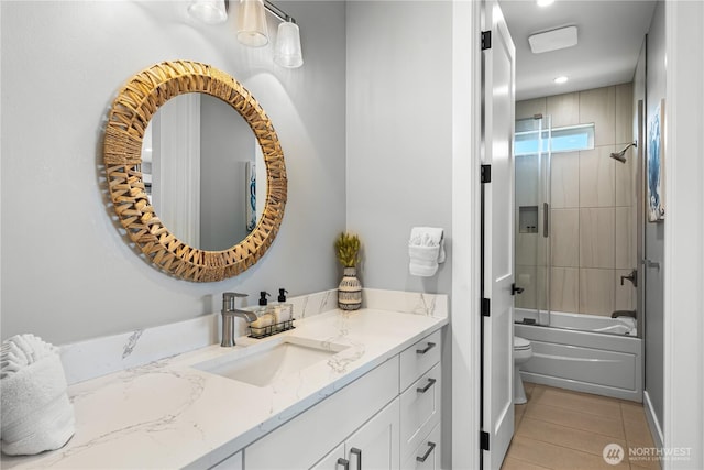 1401 S Cohasset Crst, Westport, WA 98595 - bathroom with vanity, toilet, enclosed tub / shower combo, and recessed lighting