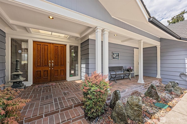 9138 Edgewater Dr SW, Lakewood, WA 98499 - property entrance featuring covered porch