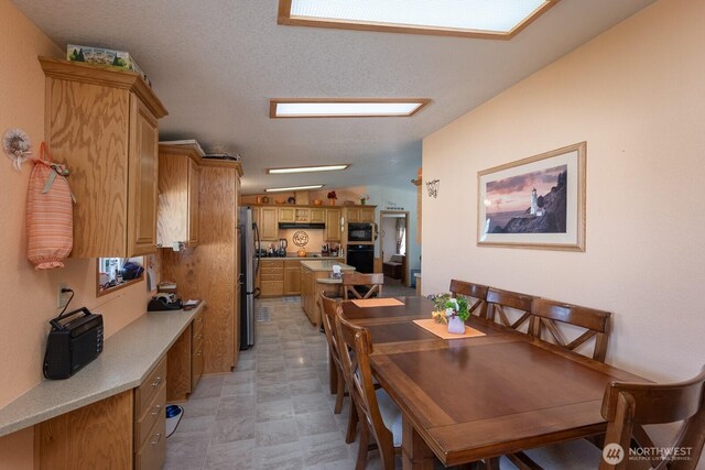 307 Hilltop Cir, Ephrata, WA 98823 - dining room featuring a textured ceiling