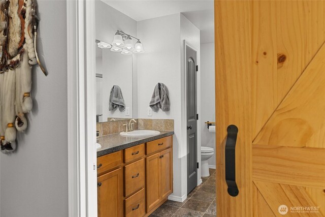 1091 Big Horn Way, Cle Elum, WA 98922 - full bath featuring double vanity, toilet, and baseboards