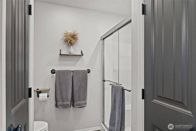 1091 Big Horn Way, Cle Elum, WA 98922 - bathroom featuring a shower stall, toilet, and baseboards