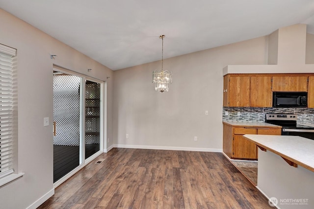 8115 109th St E Unit 8117, Puyallup, WA 98373 - kitchen featuring stainless steel electric range oven, black microwave, light countertops, baseboards, and vaulted ceiling