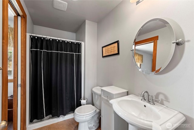 340 W Beach Dr, Orondo, WA 98843 - bathroom with a sink, toilet, a shower with curtain, and tile patterned flooring