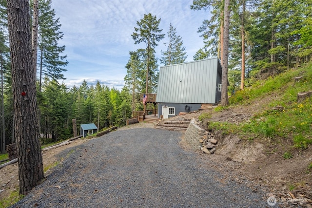 451 Aspen Springs Rd, Cle Elum, WA 98922 - view of property exterior with metal roof, gravel driveway, and a deck