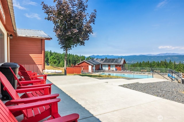 451 Aspen Springs Rd, Cle Elum, WA 98922 - view of swimming pool with a patio and a mountain view