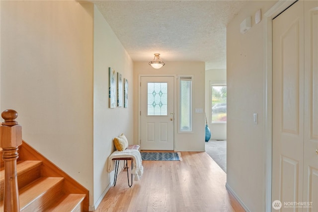 1426 Pries Ct, Kelso, WA 98626 - entrance foyer featuring light wood-style flooring, a textured ceiling, and baseboards
