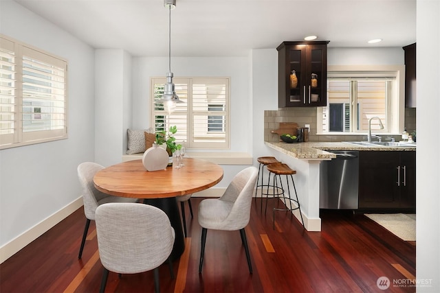 3122 Franklin Ave E Unit A, Seattle, WA 98102 - dining area with dark wood-style floors, plenty of natural light, baseboards, and recessed lighting