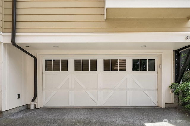 3122 Franklin Ave E Unit A, Seattle, WA 98102 - garage featuring driveway