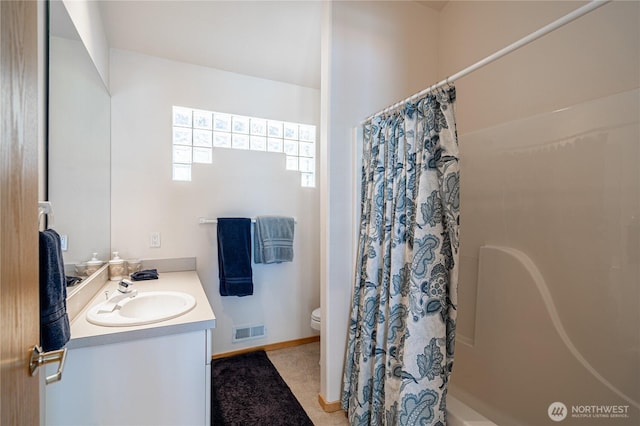 4270 US Highway 97a, Chelan, WA 98816 - full bath featuring vanity, toilet, and a shower with curtain