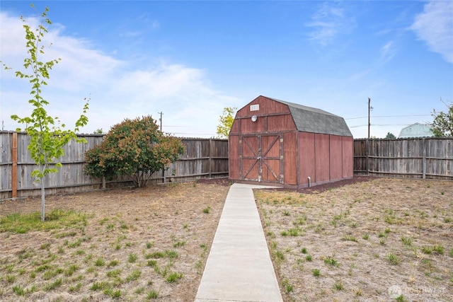 1223 Arnold Dr, Moses Lake, WA 98837 - fenced backyard with an outdoor structure