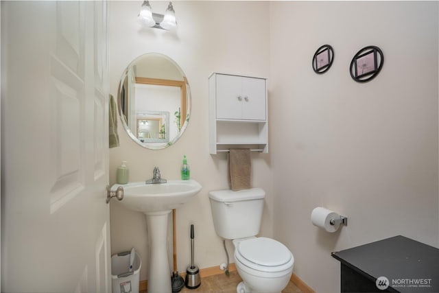 6018 Illinois Ln SE Unit B, Lacey, WA 98513 - bathroom featuring toilet, baseboards, and a sink