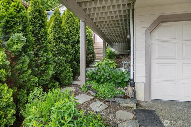 1402 E Lake Dr, Bremerton, WA 98312 - exterior view of stairs