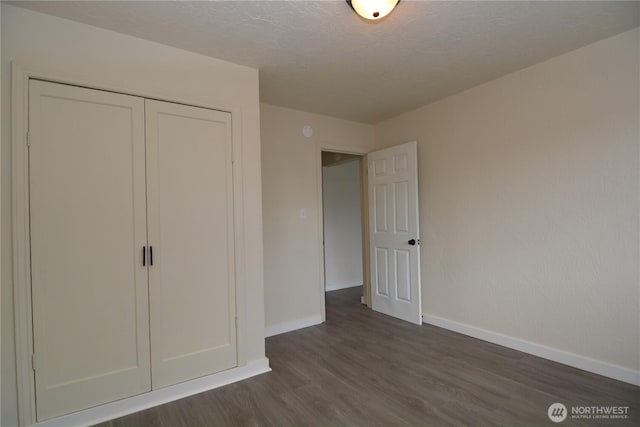 3159 Florida St, Longview, WA 98632 - unfurnished bedroom featuring baseboards, dark wood-style floors, a closet, and a textured ceiling