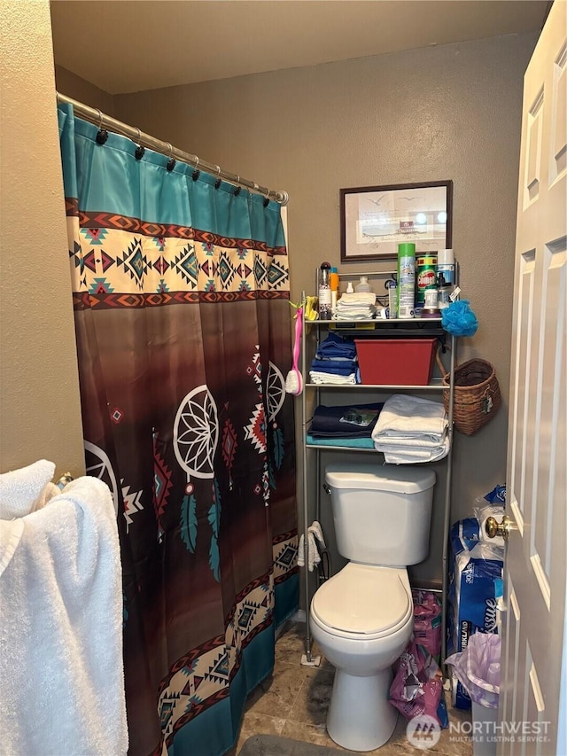 239 SE H St, Ephrata, WA 98823 - bathroom with toilet, a textured wall, and curtained shower
