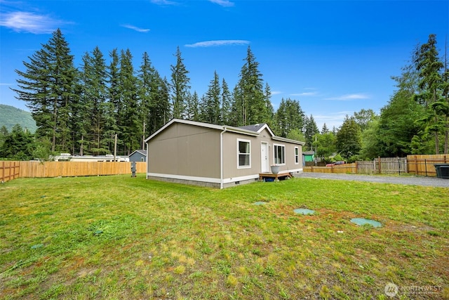 8450 Hazel Ct, Maple Falls, WA 98266 - rear view of house featuring a fenced backyard