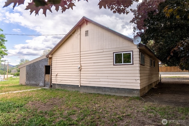 318 Lombard St, Twisp, WA 98856 - view of side of home