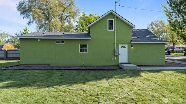 215 E Oak St, Walla Walla, WA 99362 - back of property featuring stucco siding and roof with shingles