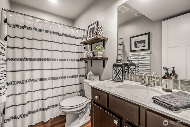 912 77th Dr SE, Lake Stevens, WA 98258 - full bath featuring toilet, vanity, a shower with curtain, and wood finished floors