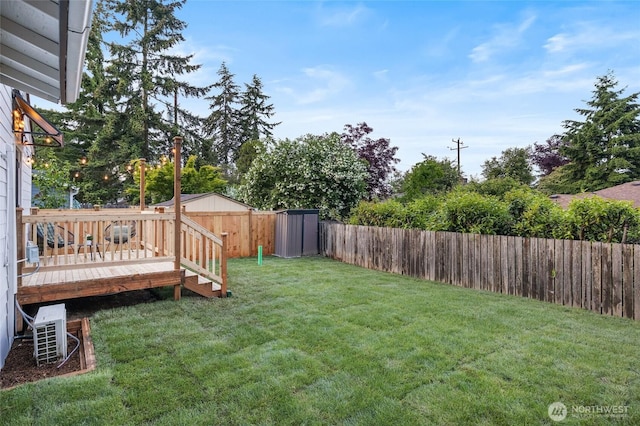 11550 22nd Ave NE, Seattle, WA 98125 - view of yard featuring a wooden deck