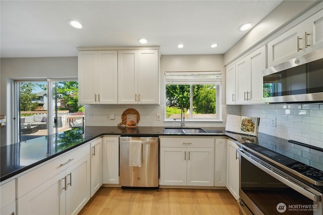 1210 Southview Dr, Walla Walla, WA 99362 - kitchen featuring stainless steel appliances, a sink, healthy amount of natural light, light wood-style floors, and recessed lighting