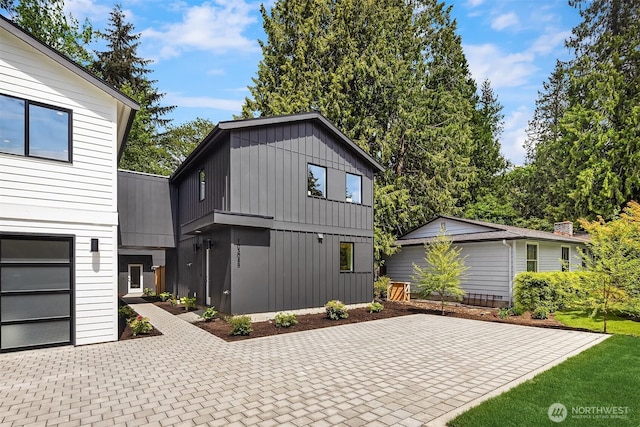 10304 NE 113th Pl Unit B, Kirkland, WA 98033 - view of front of house with a patio area