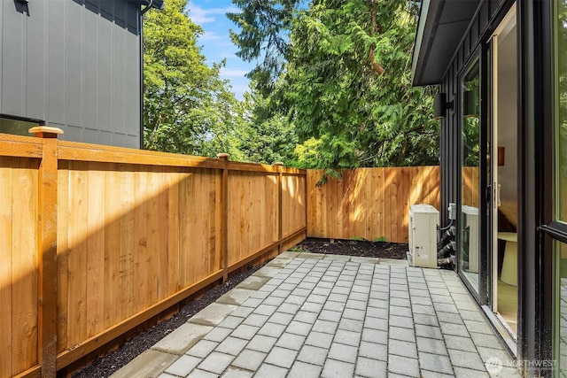 10304 NE 113th Pl Unit B, Kirkland, WA 98033 - fenced backyard featuring a patio area
