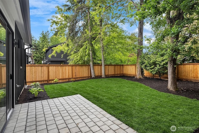 10304 NE 113th Pl, Kirkland, WA 98033 - view of yard with a patio area