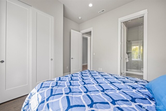 21888 SE 5th Pl, Sammamish, WA 98074 - bedroom featuring ensuite bathroom, wood finished floors, a closet, and recessed lighting