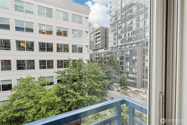 2415 2nd Ave Unit 543, Seattle, WA 98121 - balcony with a city view