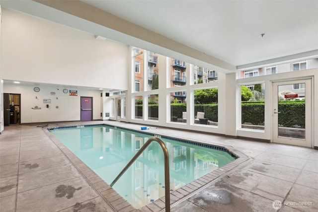 2415 2nd Ave Unit 543, Seattle, WA 98121 - view of indoor community pool