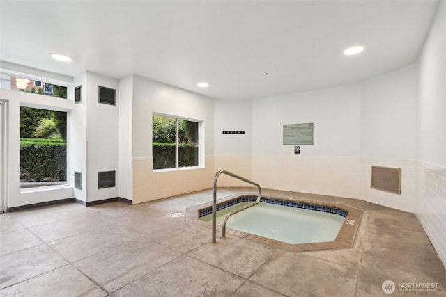 2415 2nd Ave Unit 543, Seattle, WA 98121 - view of pool