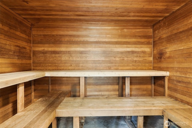 2415 2nd Ave Unit 543, Seattle, WA 98121 - sauna with wood ceiling and wooden walls