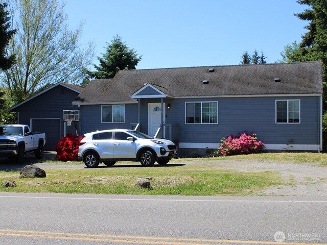 9020 Corbin Dr, Everett, WA 98204 - ranch-style house featuring roof with shingles, a front yard, and a garage